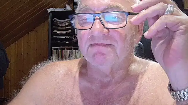 Snapshot of biggandybig chatting on October 4, 8:46 pm biggandybig online show from October 4, 8:46 pm