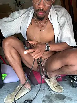 Theonlydreamybull online show from April 11, 6:00 pm