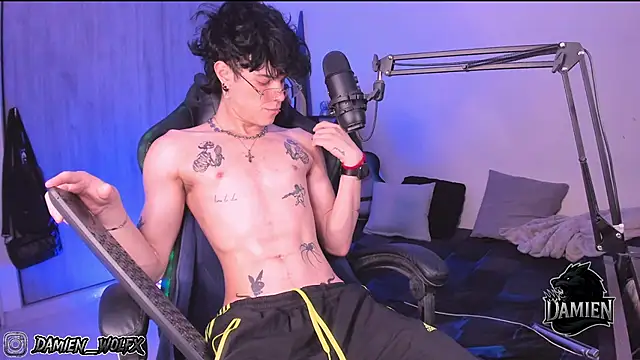 cinnamon boyxxx online show from September 18, 1:29 am