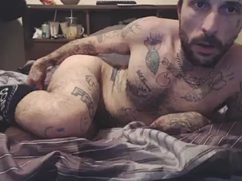 Snapshot of hungandtatted666 chatting on January 2, 11:09 am hungandtatted666 online show from January 2, 11:09 am