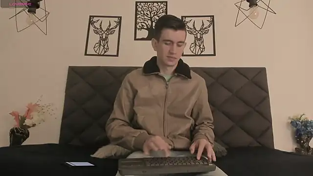 Snapshot of MikaelSlow chatting on January 19, 4:01 am MikaelSlow online show from January 19, 4:01 am