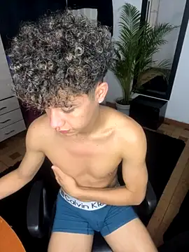 Snapshot of DavidfullOFlove chatting on October 10, 1:54 am DavidfullOFlove online show from October 10, 1:54 am