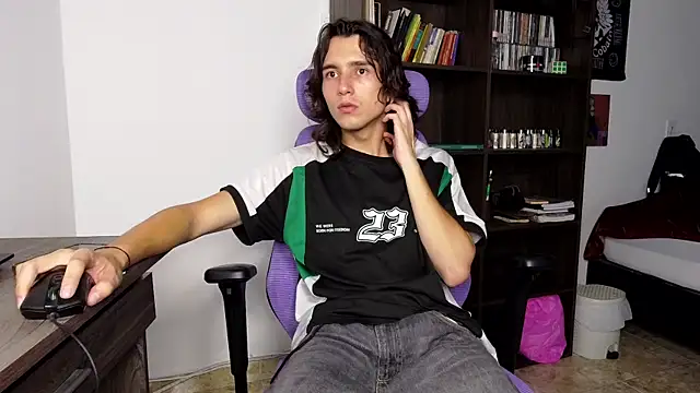 alex connorr online show from September 19, 4:02 am