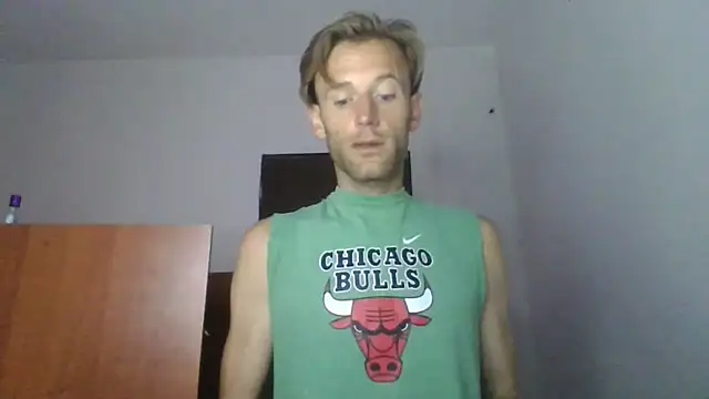 Snapshot of aquilesmade chatting on October 31, 12:52 pm aquilesmade online show from October 31, 12:52 pm