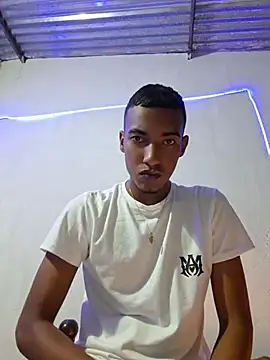 BOY HORNY2 online show from May 8, 3:18 am