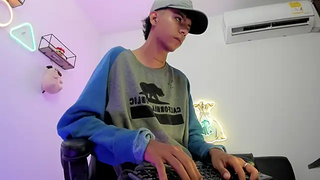 dikey 62 online show from December 13, 9:41 pm