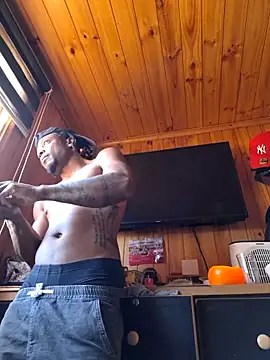 calientoboy online show from March 6, 7:21 pm