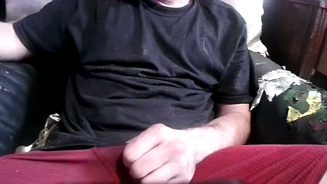 Snapshot of robeaulieu02 chatting on January 1, 8:37 pm robeaulieu02 online show from January 1, 8:37 pm