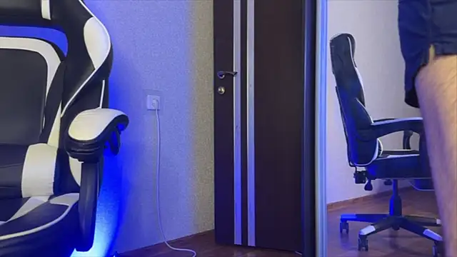 Stick Twlx online show from March 2, 3:41 pm