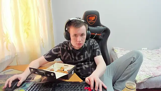 iliaskrislove online show from November 19, 9:09 am