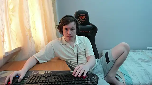 iliaskrislove online show from April 19, 5:40 am