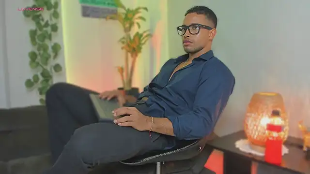 Snapshot of LincomAmith chatting on February 23, 4:44 am LincomAmith online show from February 23, 4:44 am