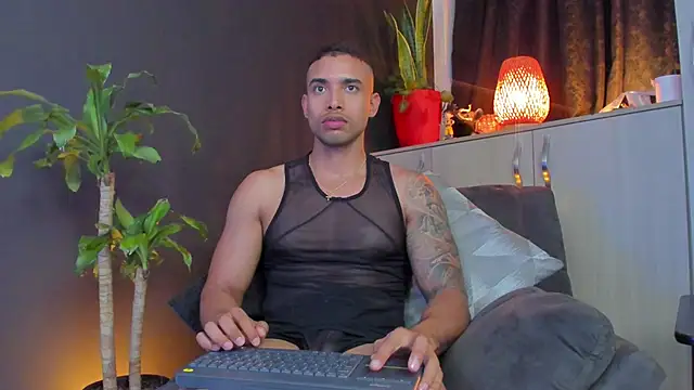 Snapshot of LincomAmith chatting on October 13, 12:05 am LincomAmith online show from October 13, 12:05 am