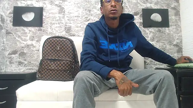 Jose Smoke online show from December 31, 7:40 pm