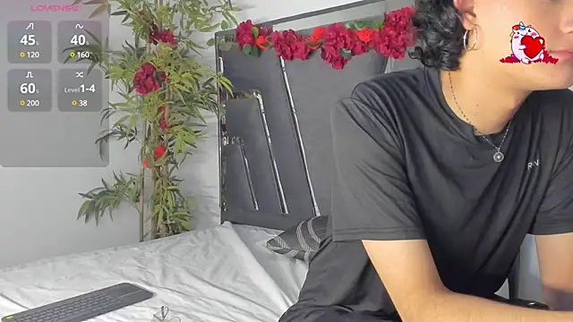 Snapshot of Black_Rose2 chatting on March 18, 11:44 am Black Rose2 online show from March 18, 11:44 am