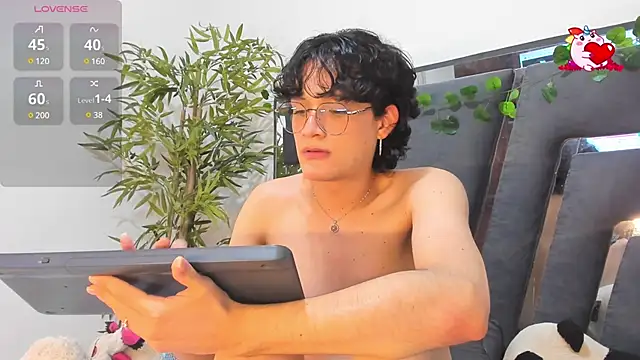 Snapshot of Black_Rose2 chatting on February 6, 11:43 am Black Rose2 online show from February 6, 11:43 am