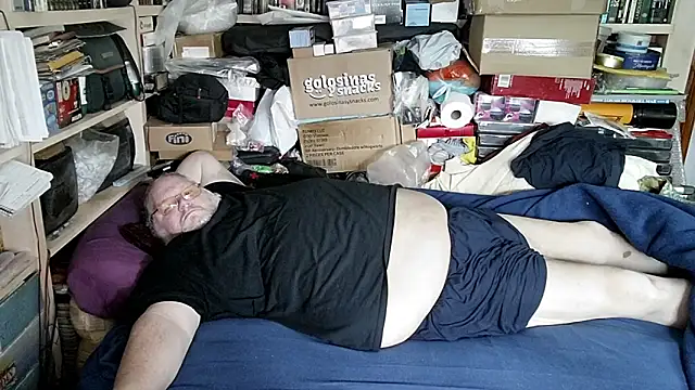 hadeszeuss2 online show from April 11, 1:47 pm