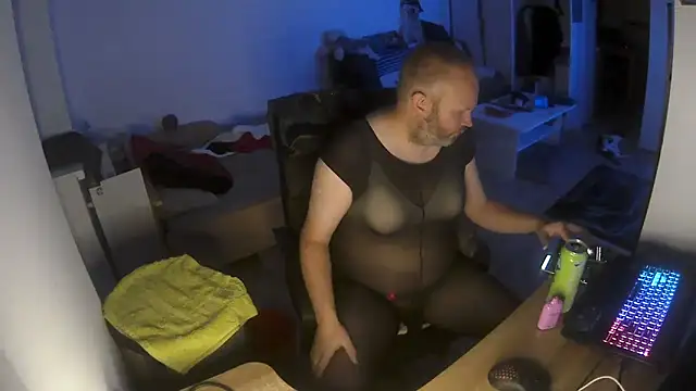 ShyBoy1982 online show from September 20, 10:54 pm