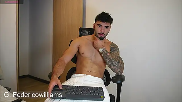 Snapshot of Derek_w chatting on February 12, 7:13 am Derek w online show from February 12, 7:13 am