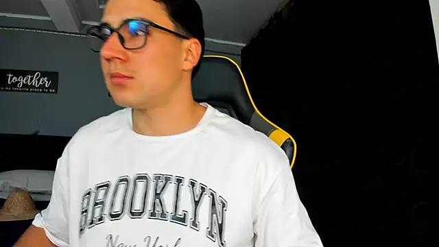 owengray2n online show from October 8, 2:27 am