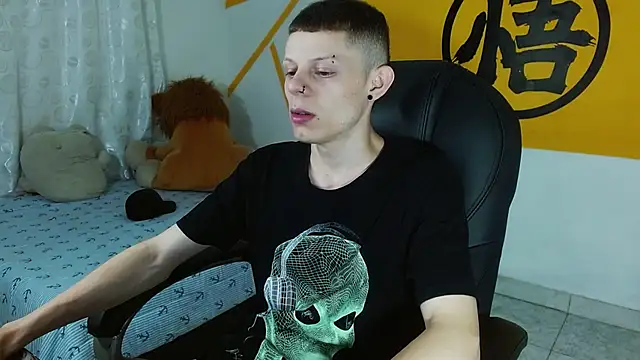 Matthew Boy  online show from February 12, 4:33 am