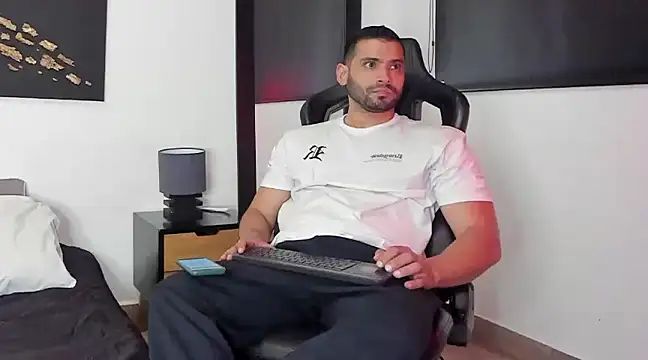 Snapshot of Dereck_vega chatting on December 7, 9:22 pm Dereck vega online show from December 7, 9:22 pm