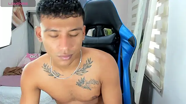 Snapshot of Backsex_boy chatting on December 17, 5:47 pm Backsex boy online show from December 17, 5:47 pm