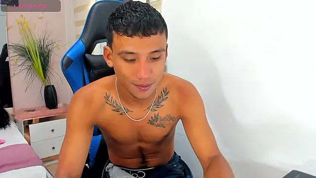 Snapshot of Backsex_boy chatting on January 9, 3:12 pm Backsex boy online show from January 9, 3:12 pm