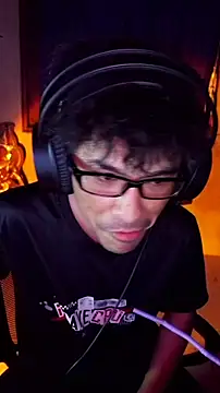 cloudyth1994 online show from June 18, 7:52 pm