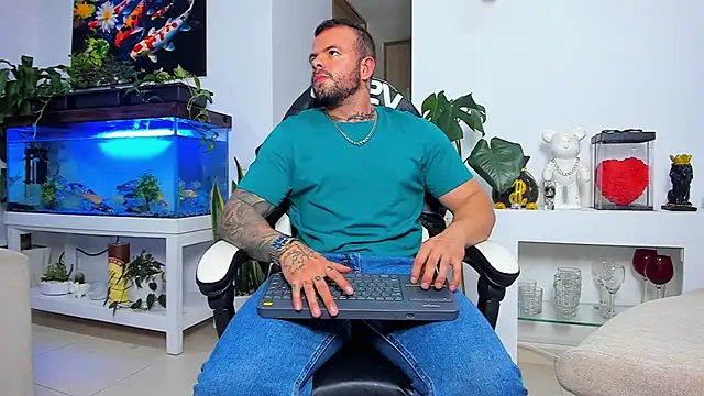 Johnnygrayson1 online show from November 9, 2:26 am