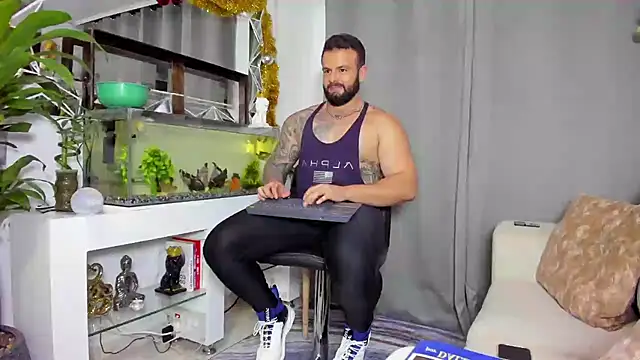 Johnnygrayson1 online show from December 18, 12:21 am