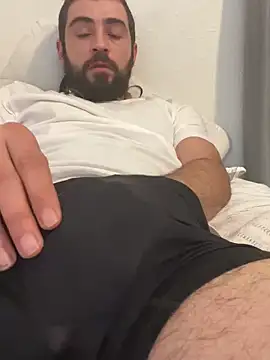 Snapshot of BROKEBOY707 chatting on December 21, 8:50 am BROKEBOY707 online show from December 21, 8:50 am