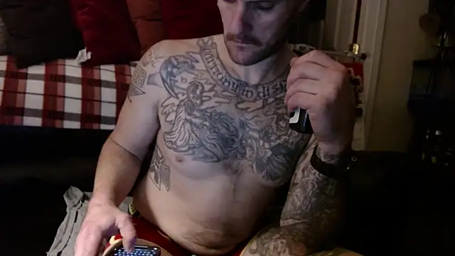 UnCuTupTheBuTT online show from October 25, 4:47 am