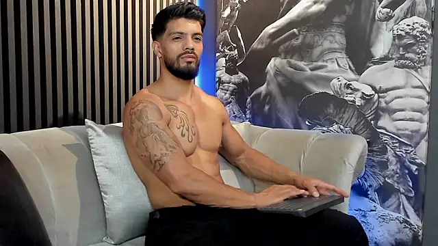 DannSaenz online show from December 30, 10:34 pm