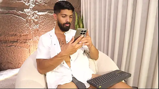 DannSaenz online show from April 16, 5:24 pm