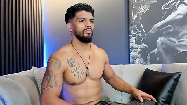 DannSaenz online show from January 8, 11:30 pm