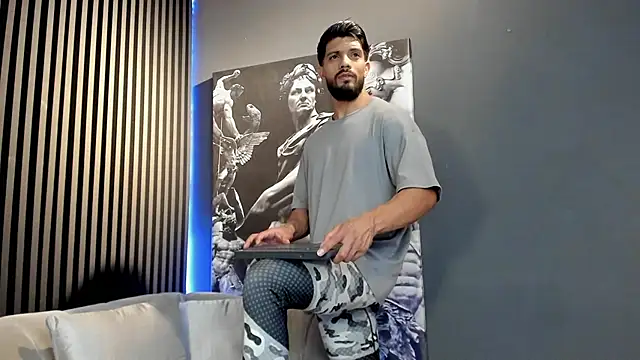 DannSaenz online show from January 3, 9:05 pm