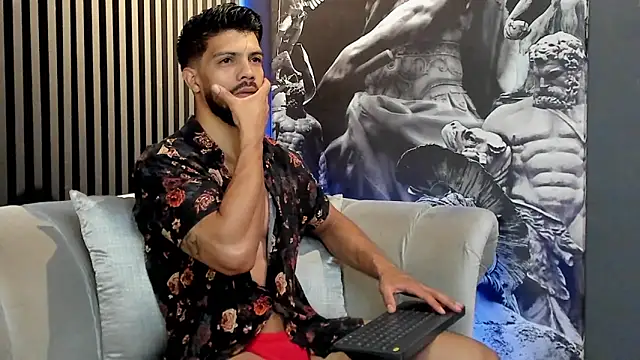 DannSaenz online show from December 31, 10:48 am