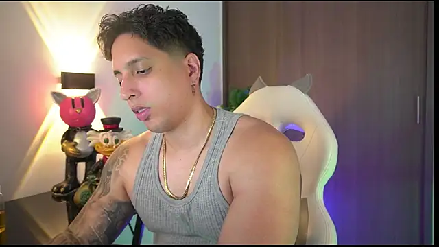 Snapshot of appolo_allen chatting on October 19, 3:33 am appolo allen online show from October 19, 3:33 am