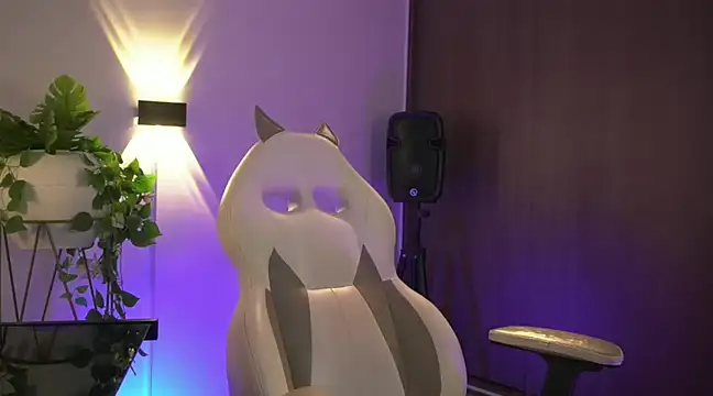 Snapshot of appolo_allen chatting on February 3, 10:54 pm appolo allen online show from February 3, 10:54 pm