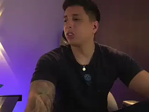 Snapshot of appolo_allen chatting on February 20, 11:10 pm appolo allen online show from February 20, 11:10 pm