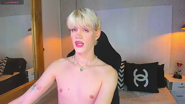 VladHellsing4 online show from March 4, 2:35 pm