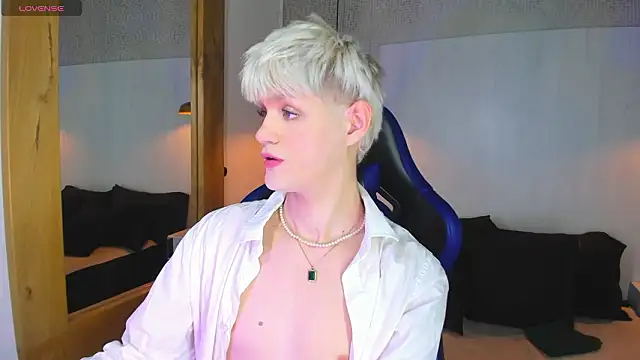 VladHellsing4 online show from March 17, 2:19 pm