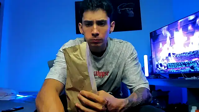 Snapshot of OliverBennet chatting on October 17, 10:03 pm OliverBennet online show from October 17, 10:03 pm