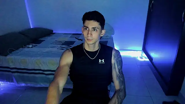 Snapshot of OliverBennet chatting on March 20, 1:35 am OliverBennet online show from March 20, 1:35 am