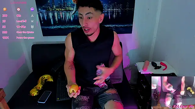 Snapshot of Piggy_Eddy chatting on October 5, 3:27 pm Piggy Eddy online show from October 5, 3:27 pm