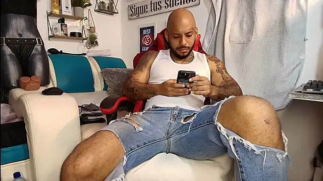 Leenar Key online show from December 20, 12:45 pm