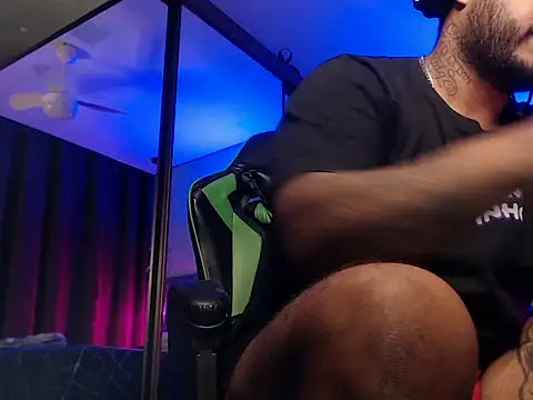 Ale Mineiro online show from April 30, 1:01 am