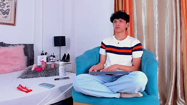 Santy carrington online show from February 3, 8:03 pm