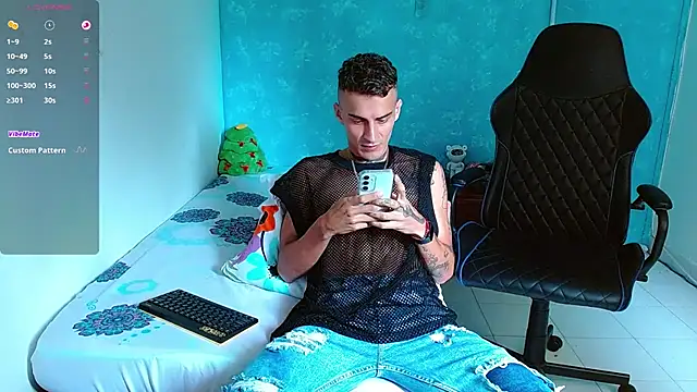 Snapshot of bray_hotboy777 chatting on January 2, 4:46 pm bray hotboy777 online show from January 2, 4:46 pm